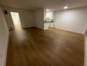 10776 Rose Ave in Los Angeles, CA - Foto de edificio - Building Photo