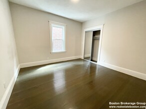 201 E Cottage St, Unit 2 in Boston, MA - Foto de edificio - Building Photo