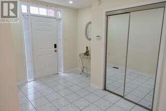 12 Pacific Wind Crescent in Brampton, ON - Building Photo - Building Photo
