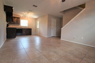 16016 FM Rd 16 in Lindale, TX - Building Photo - Building Photo