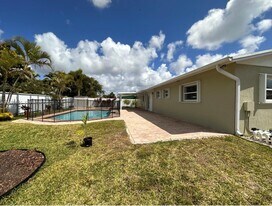 15432 SW 105th Ave in Miami, FL - Building Photo