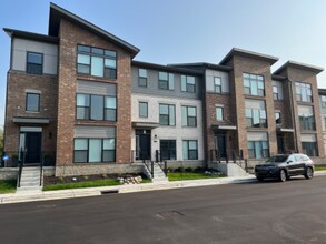 677 Golborne St in Carmel, IN - Building Photo - Building Photo