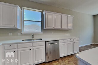 2213 Creek Side Dr in Weatherford, TX - Foto de edificio - Building Photo