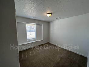 3794 E Berwick Dr in Nampa, ID - Building Photo - Building Photo