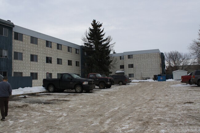 80 Brookwood Dr in Spruce Grove, AB - Building Photo - Building Photo