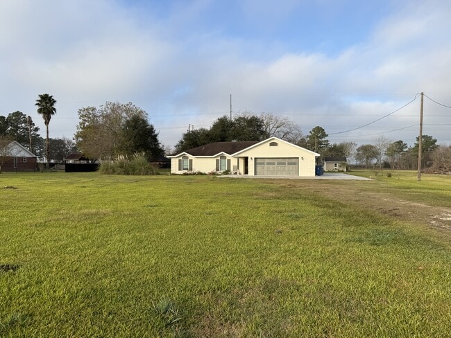 12063 Dishman Rd in Beaumont, TX - Building Photo - Building Photo