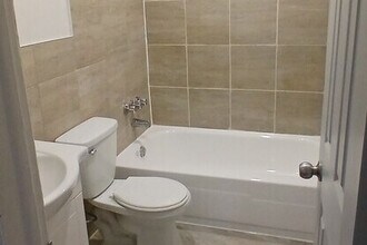 8590 Jean-Brillon Rue in Montréal, QC - Building Photo - Building Photo