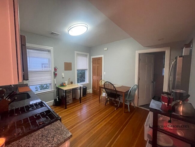 7 Denby Rd, Unit 1 in Boston, MA - Building Photo - Building Photo