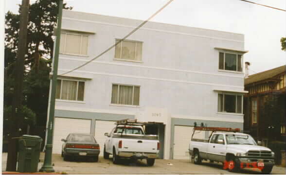 1047 Santa Clara Ave in Alameda, CA - Building Photo - Building Photo