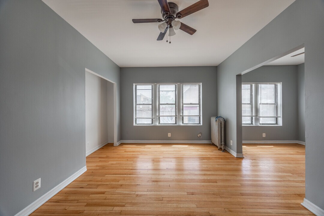 1319 W Estes Ave, Unit 17 in Chicago, IL - Foto de edificio