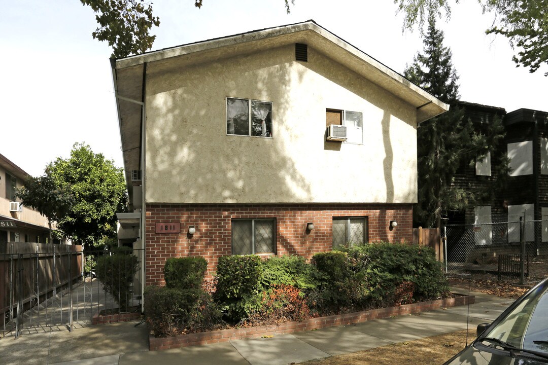 1811 T St in Sacramento, CA - Building Photo