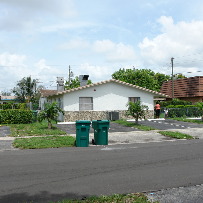 2011 NW 59th Way in Fort Lauderdale, FL - Building Photo - Building Photo