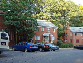 8306 Roanoke Ave in Takoma Park, MD - Foto de edificio - Building Photo