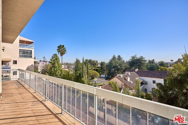 4460 Wilshire Blvd in Los Angeles, CA - Building Photo - Building Photo