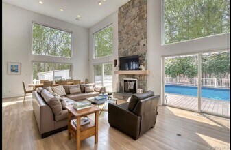 17 Lyme Ln in East Hampton, NY - Building Photo - Building Photo