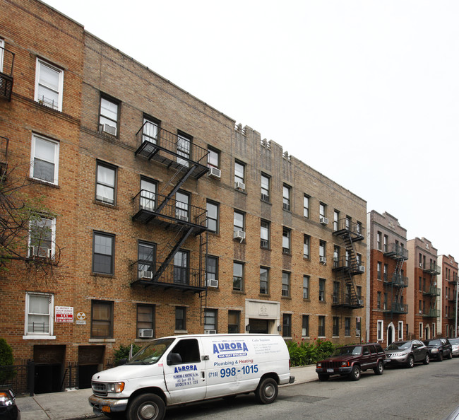 31-70 34th St in Astoria, NY - Foto de edificio - Building Photo