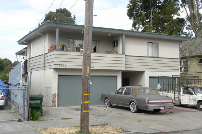 4357 Fleming Ave in Oakland, CA - Foto de edificio - Building Photo