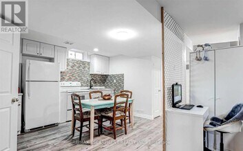 5481 Wilderness Trail in Mississauga, ON - Building Photo - Building Photo