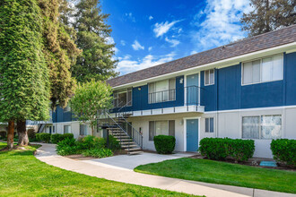 Oakridge Apartments in Stockton, CA - Building Photo - Building Photo