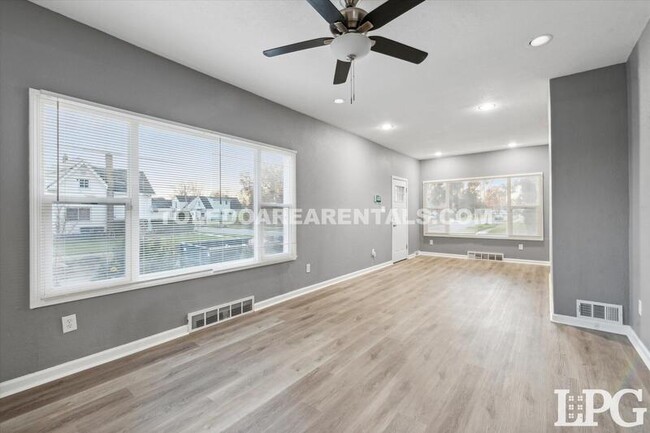 property at 1100 Waverly Ave