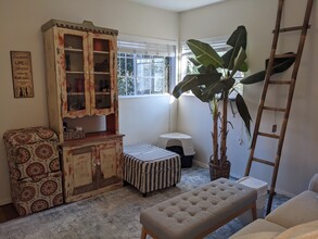 1800 Camino de la Costa, Unit C in Redondo Beach, CA - Building Photo - Building Photo