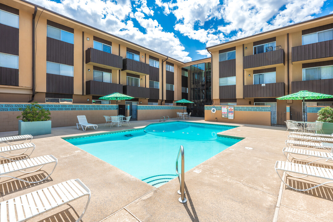 Nine-O-Nine Apartments in Albuquerque, NM - Building Photo