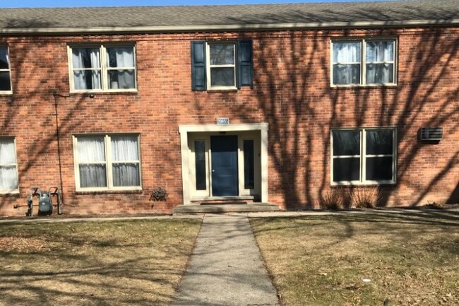 Vernier Park Apartments in Harper Woods, MI - Foto de edificio - Building Photo