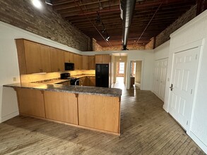 225 N Jackson St in Jackson, MI - Building Photo - Building Photo