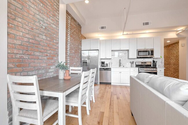 1050 Annunciation St in New Orleans, LA - Building Photo - Building Photo
