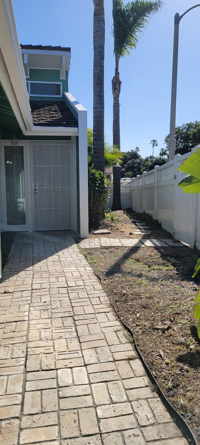 4640 Eastbourne Bay in Oxnard, CA - Foto de edificio - Building Photo