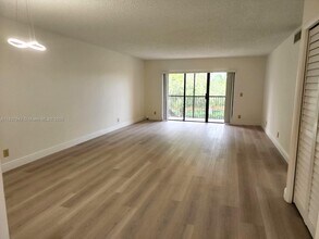 16491 Blatt Blvd in Weston, FL - Building Photo - Building Photo