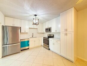 2110 21st Ln in Palm Beach Gardens, FL - Foto de edificio - Building Photo