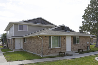 Boulder Pines Apartments in Murray, UT - Foto de edificio - Building Photo