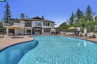 21062 Gary Dr in Hayward, CA - Building Photo - Building Photo