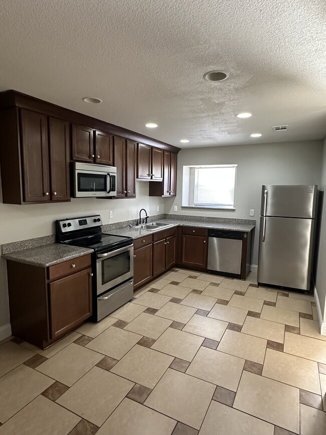 11620 Chemstrand Rd, Unit 14