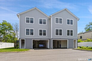 110 Berwick Ave in Fairfield, CT - Building Photo