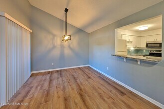2511 Whispering Woods Blvd in Jacksonville, FL - Building Photo - Building Photo