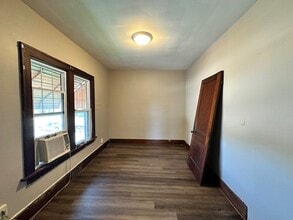 1 Triangle Pl, Unit 2 in Iowa City, IA - Foto de edificio - Building Photo