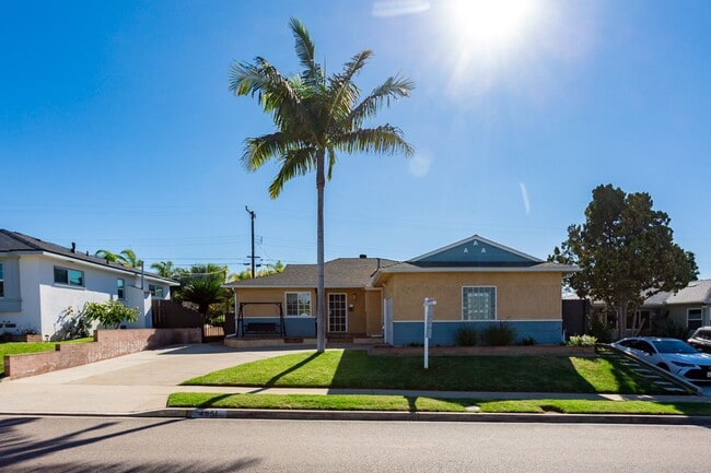 4951 Greenbrier Ave in San Diego, CA - Building Photo - Building Photo