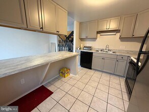 327 James St in Falls Church, VA - Building Photo - Building Photo