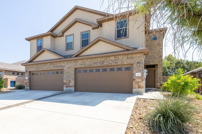 570 Creekside Cir