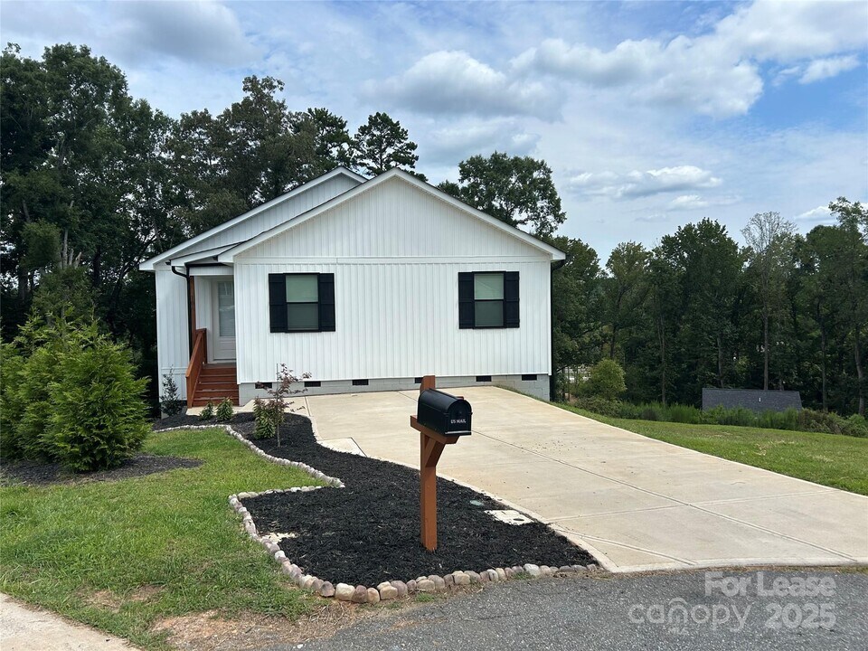 106 Snyder Ct NE in Concord, NC - Foto de edificio