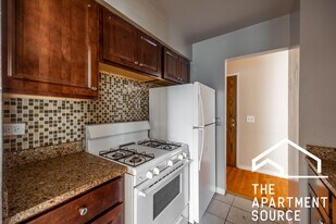 5820 N Sheridan Rd in Chicago, IL - Building Photo