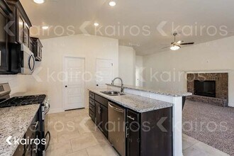 105 White Oak St in Gentry, AR - Foto de edificio - Building Photo