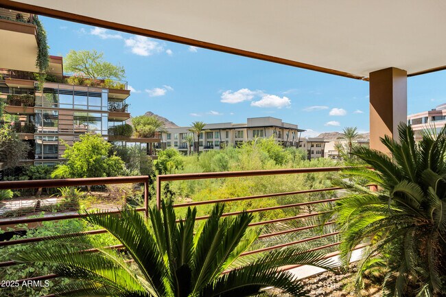 7141 E Rancho Vista Dr in Scottsdale, AZ - Building Photo - Building Photo