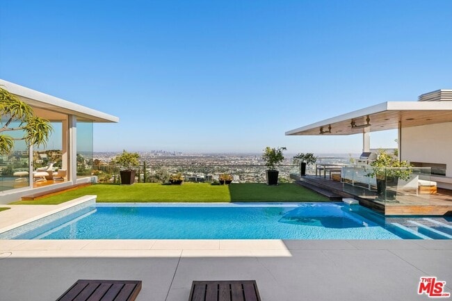 1476 Blue Jay Way in Los Angeles, CA - Building Photo - Building Photo