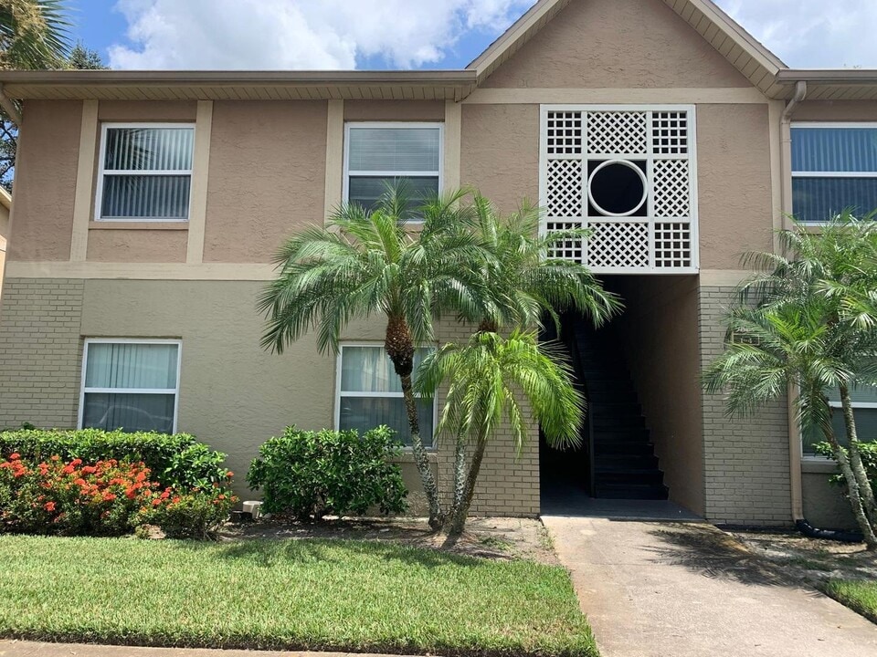 9809 Turf Way in Orlando, FL - Building Photo