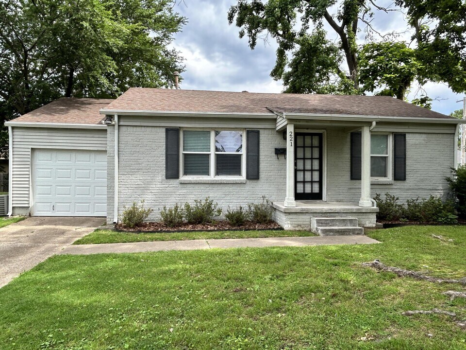221 E 35th St in Tulsa, OK - Building Photo