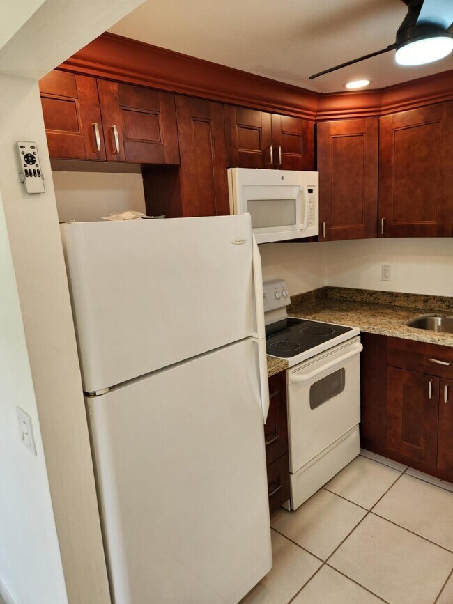 600 Village Green Ct in Palm Springs, FL - Building Photo - Building Photo