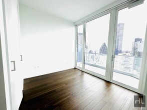 East 44th Street, Unit 35G in New York, NY - Building Photo - Building Photo